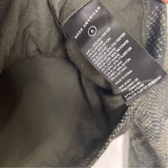 Good American Green Snakeskin V Neck Long Sleeve Cropped Top - Picture 6 of 6